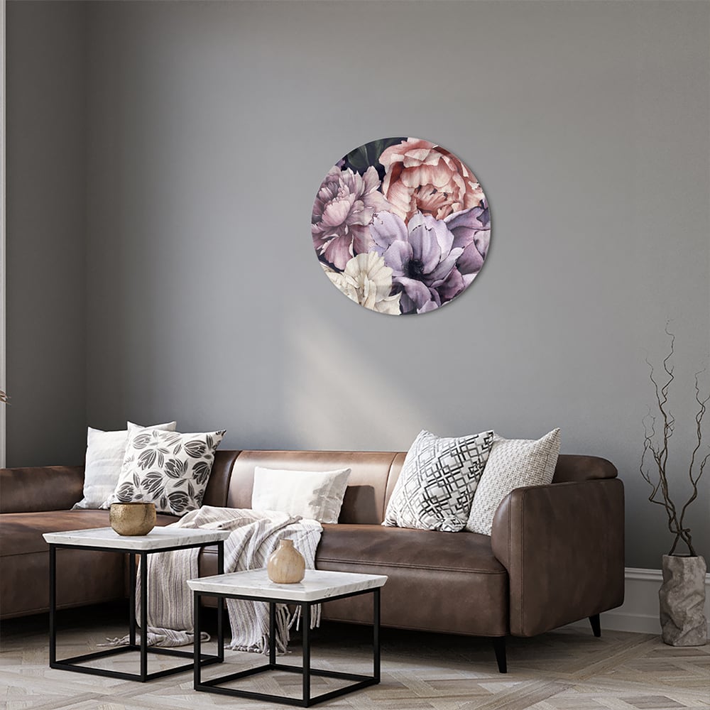 Glas schilderij met paarse en gouden bloemen in een moderne woonkamer