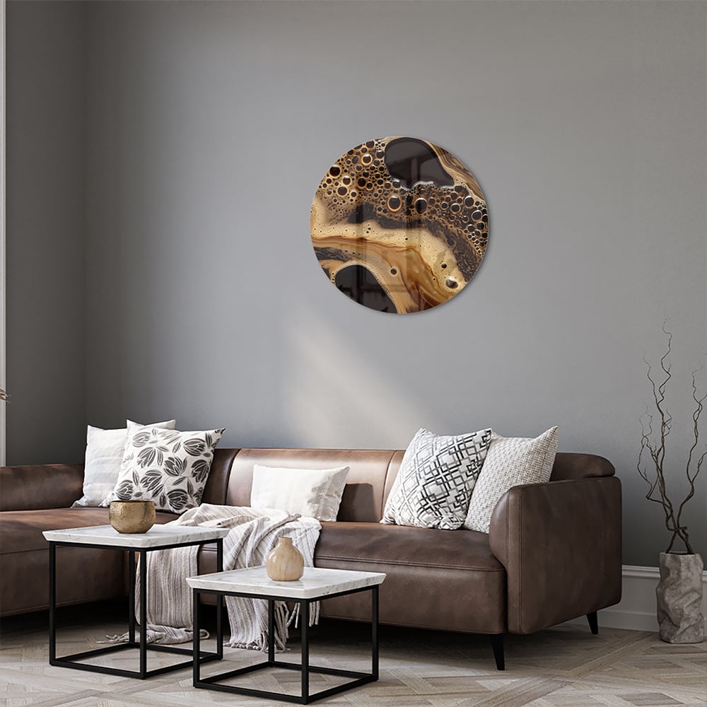 Abstract glazen schilderij met aardse kleuren en organische vormen, geschikt voor moderne interieurs.