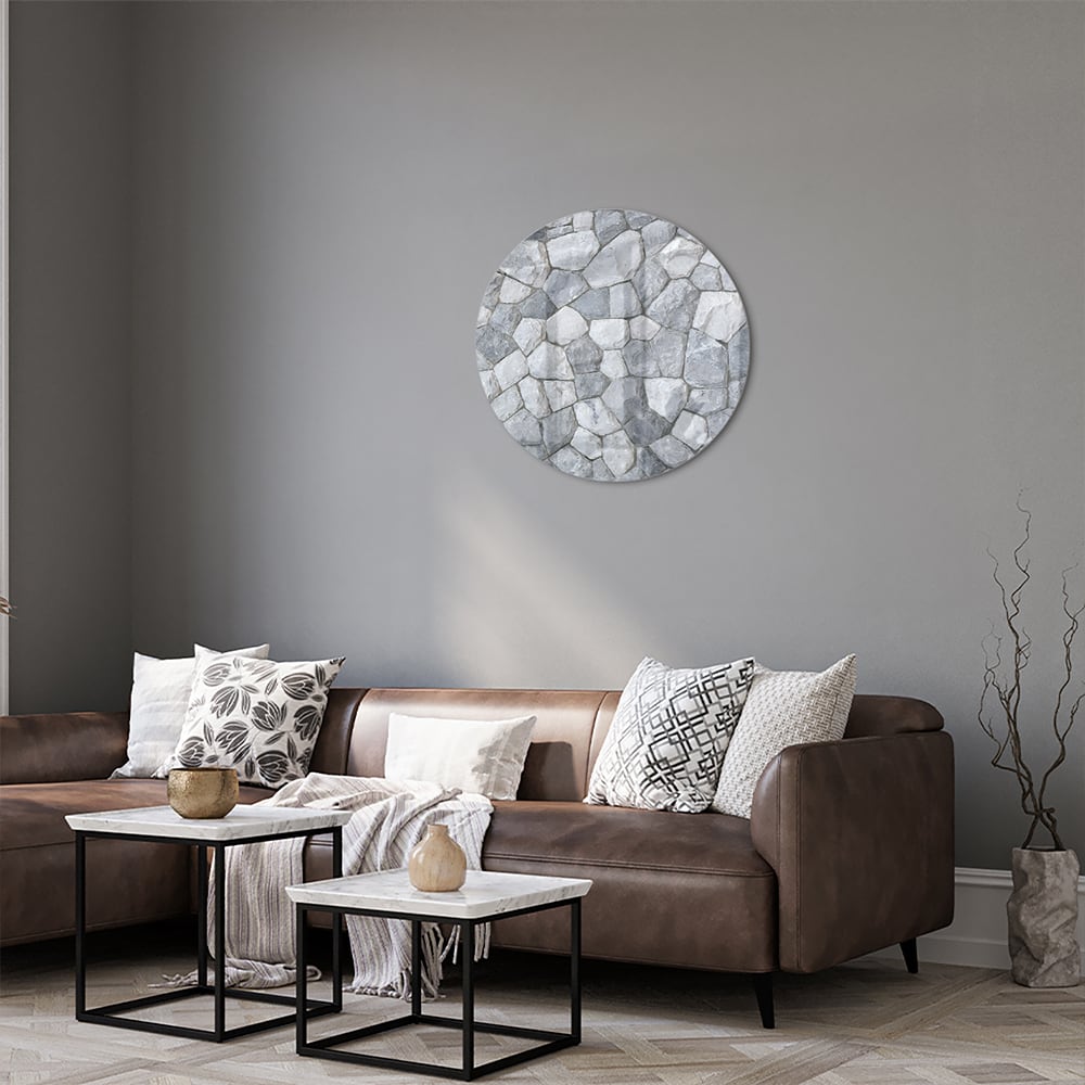 Glazen schilderij met een patroon van grijze stenen in een sfeervol interieur
