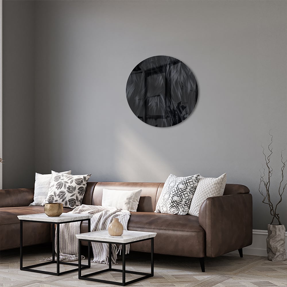 Zwart glazen schilderij met abstracte patronen aan de muur