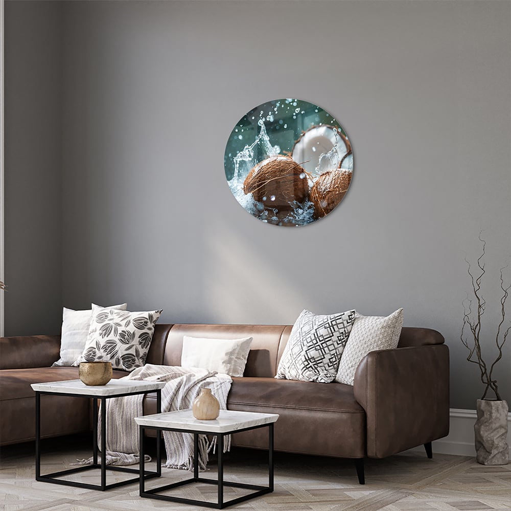 Glas schilderij van kokosnoten met spetters water, perfect voor wanddecoratie.