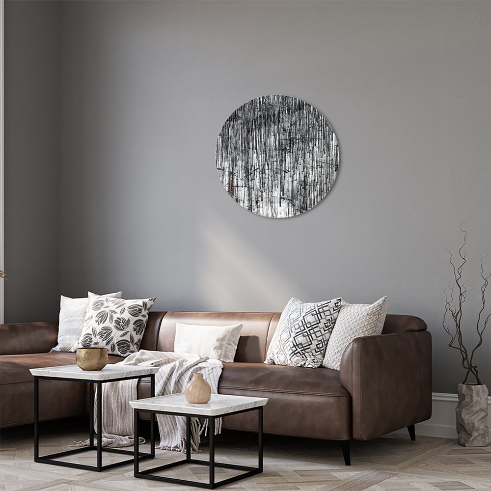 Minimalistisch glazen schilderij met een boslandschap, perfect voor moderne interieurs.