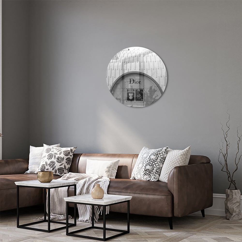 Glazen schilderij van de Dior etalage in zwart-wit, perfect voor interieurdecoratie